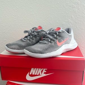 Women’s Nike Flex Run Size 7 New